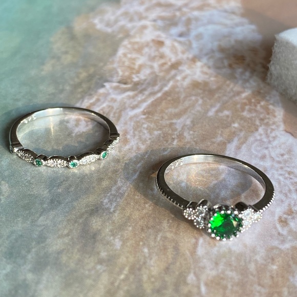 Silver double ring with green stones ✨💚💚 - Picture 5 of 10